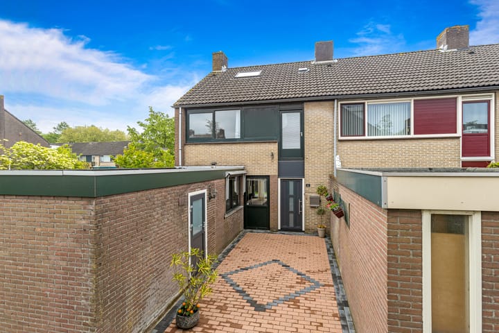 Photo 8 of Domela Nieuwenhuisstraat 12