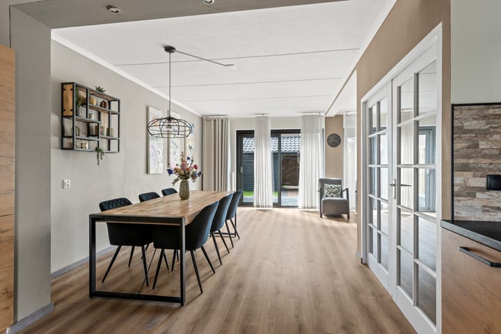 Photo 12 of Domela Nieuwenhuisstraat 12