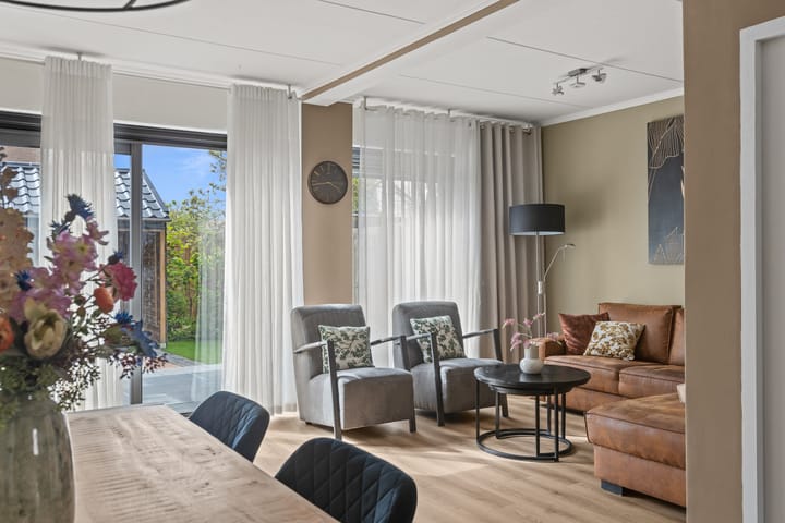 Photo 13 of Domela Nieuwenhuisstraat 12