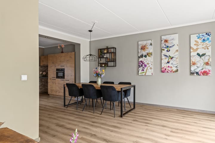 Photo 15 of Domela Nieuwenhuisstraat 12