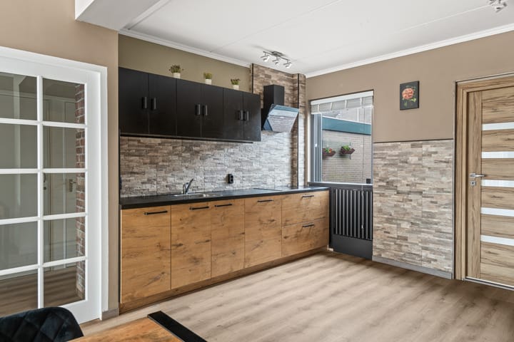 Photo 21 of Domela Nieuwenhuisstraat 12