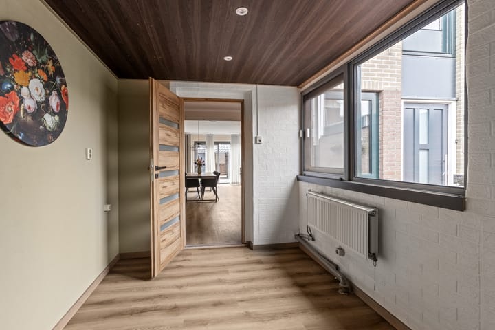 Photo 25 of Domela Nieuwenhuisstraat 12