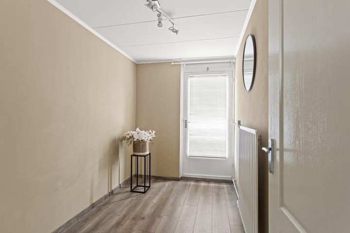 Photo 30 of Domela Nieuwenhuisstraat 12