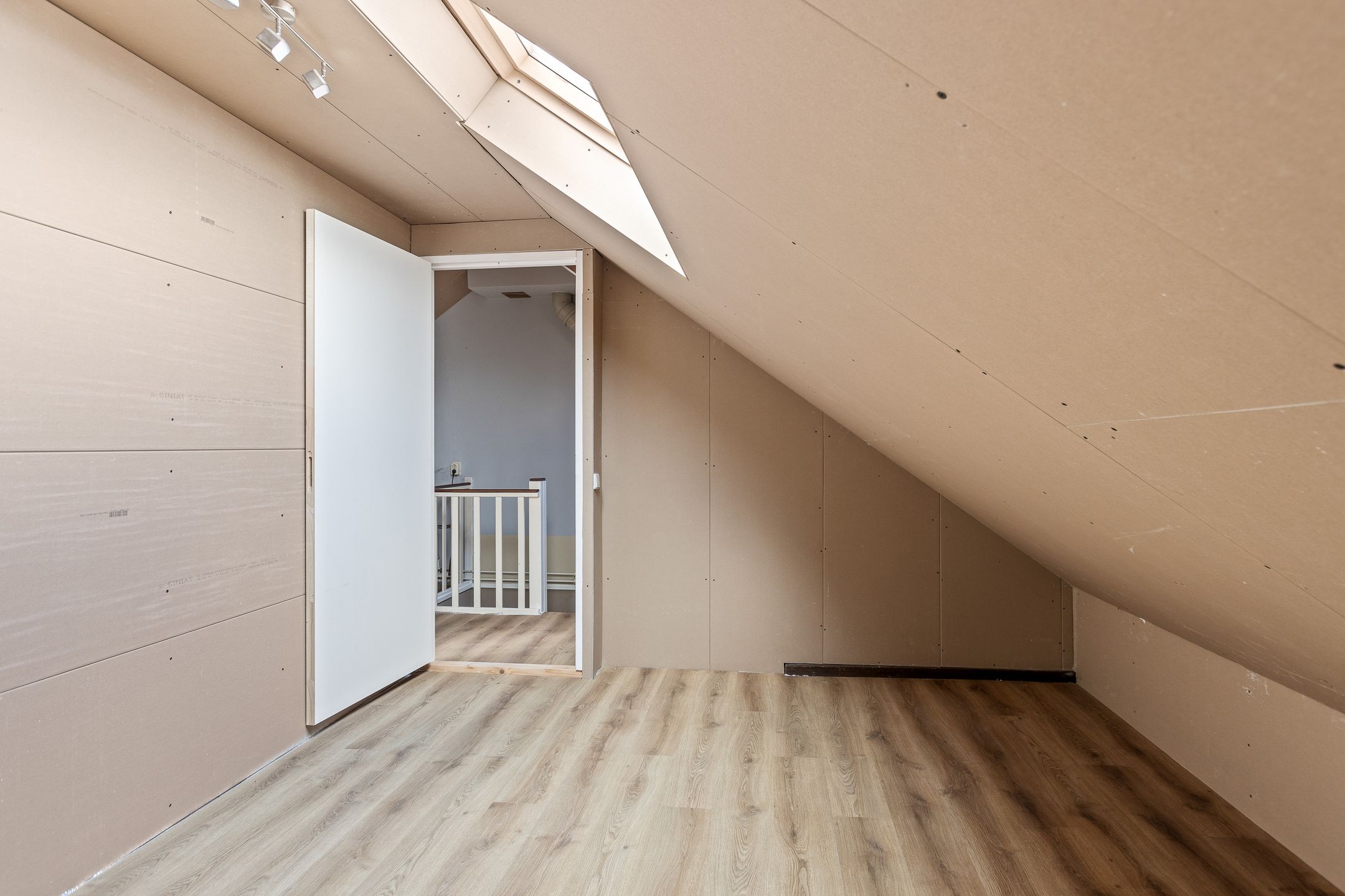 Foto 36 van Domela Nieuwenhuisstraat 12