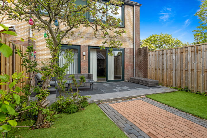 Photo 47 of Domela Nieuwenhuisstraat 12