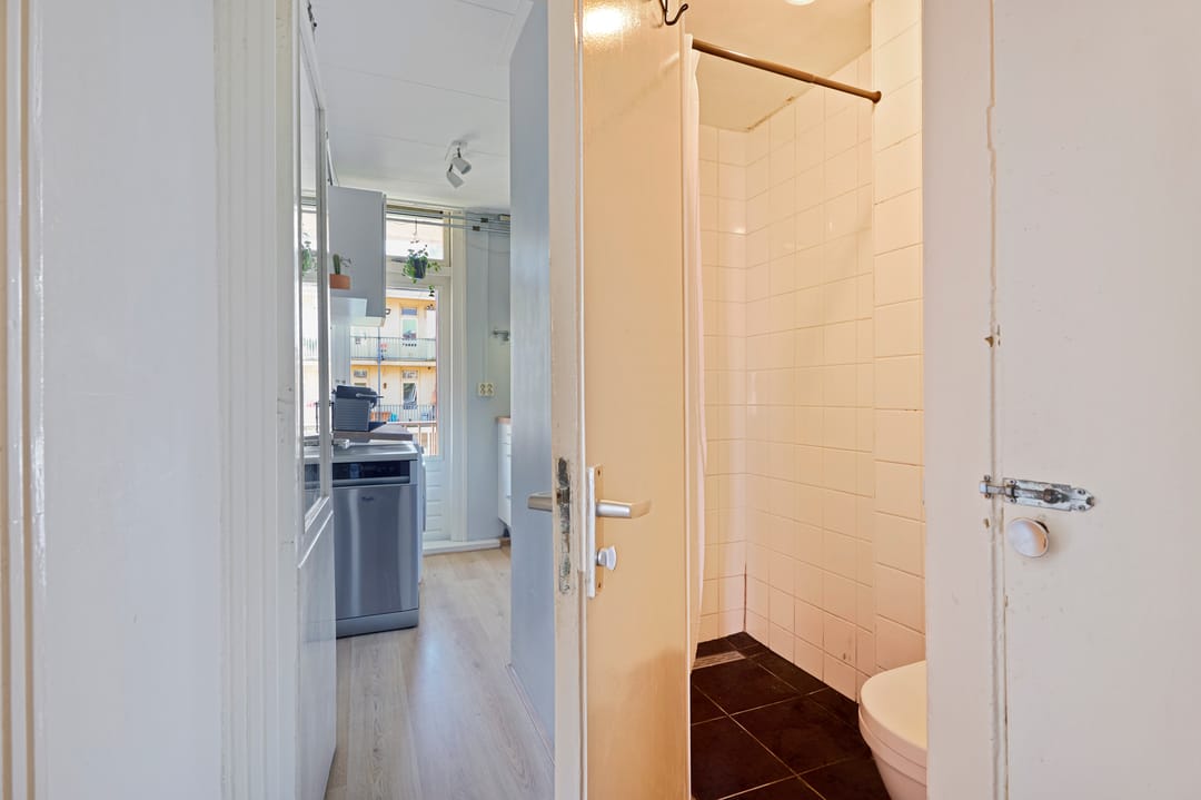 Photo 16 of Bentinckstraat 93-2