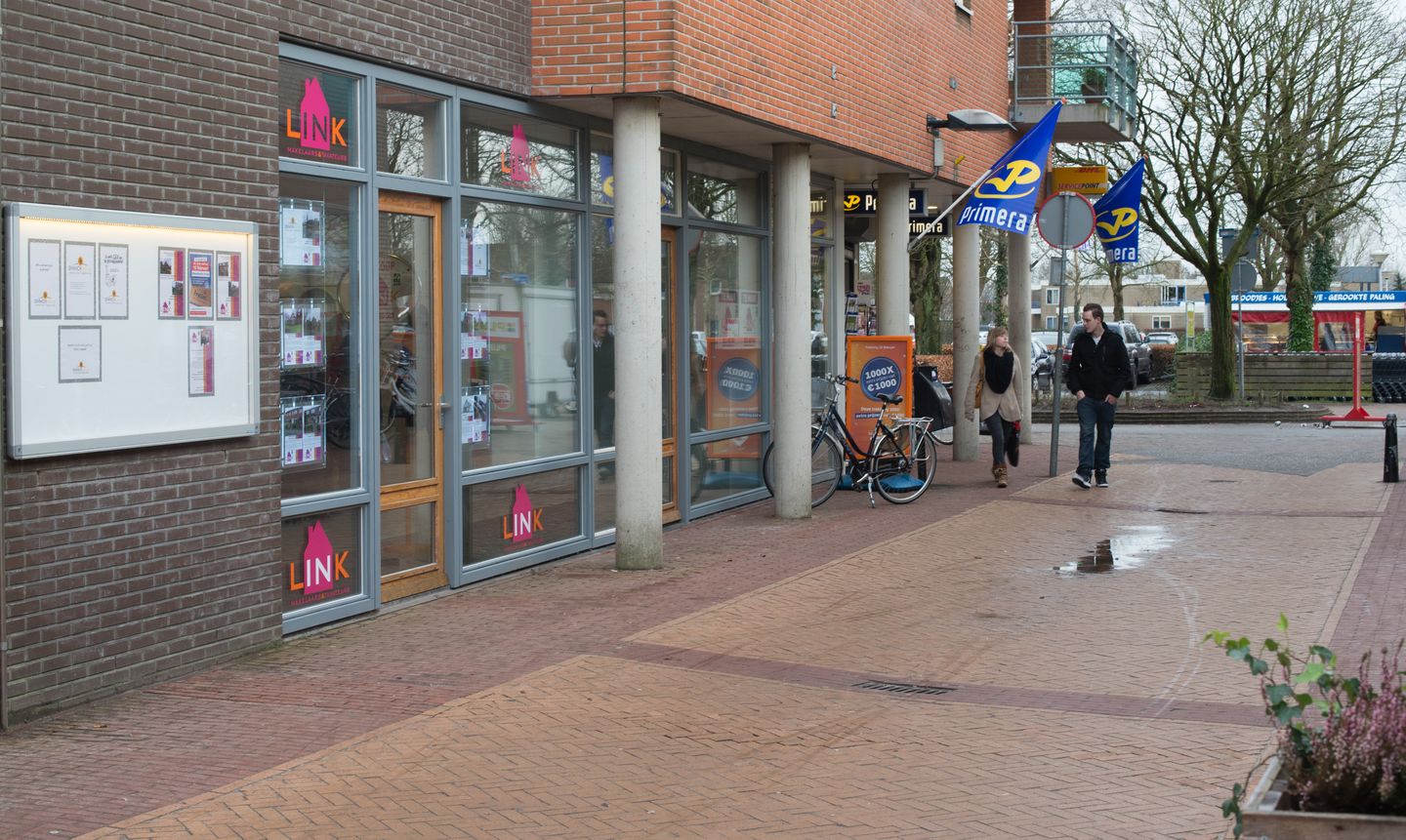 View photo 2 of Markt 55
