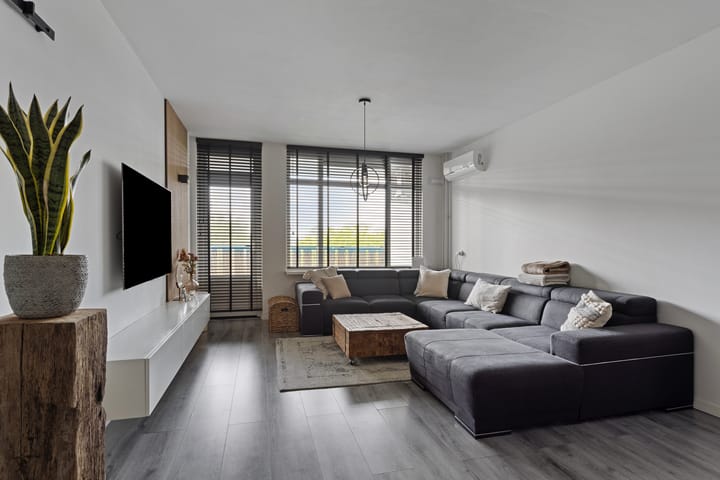 Foto 10 van Lauwerszeeweg 13