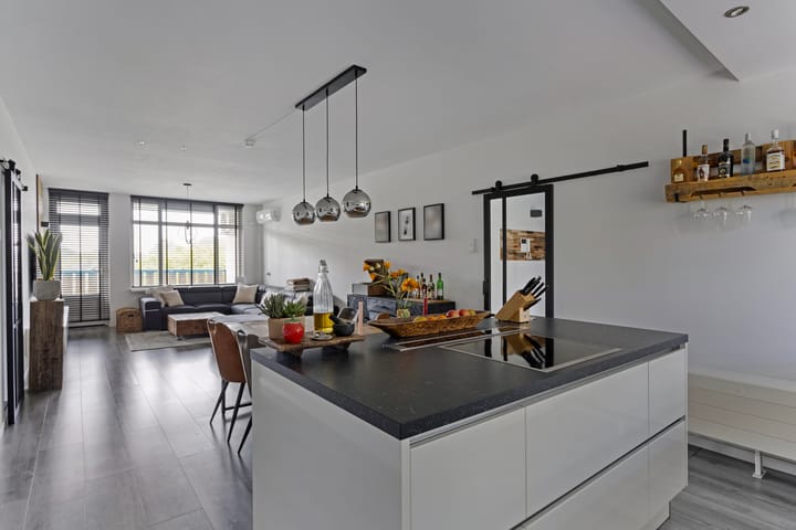 Foto 16 van Lauwerszeeweg 13