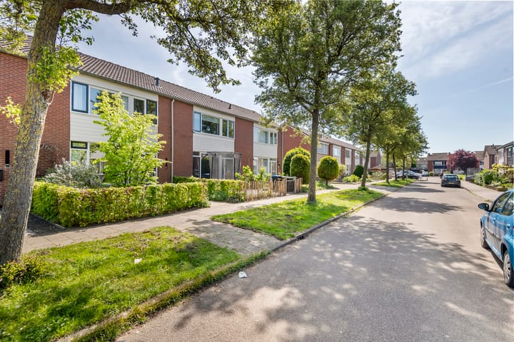 Photo 41 of Uiverstraat 5