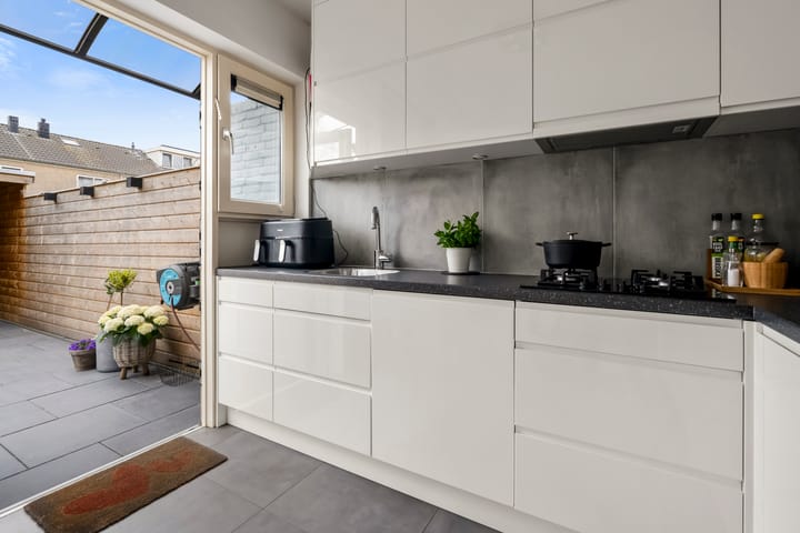 Foto 14 van Van Barenstraat 5