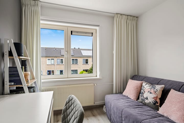 Foto 24 van Van Barenstraat 5