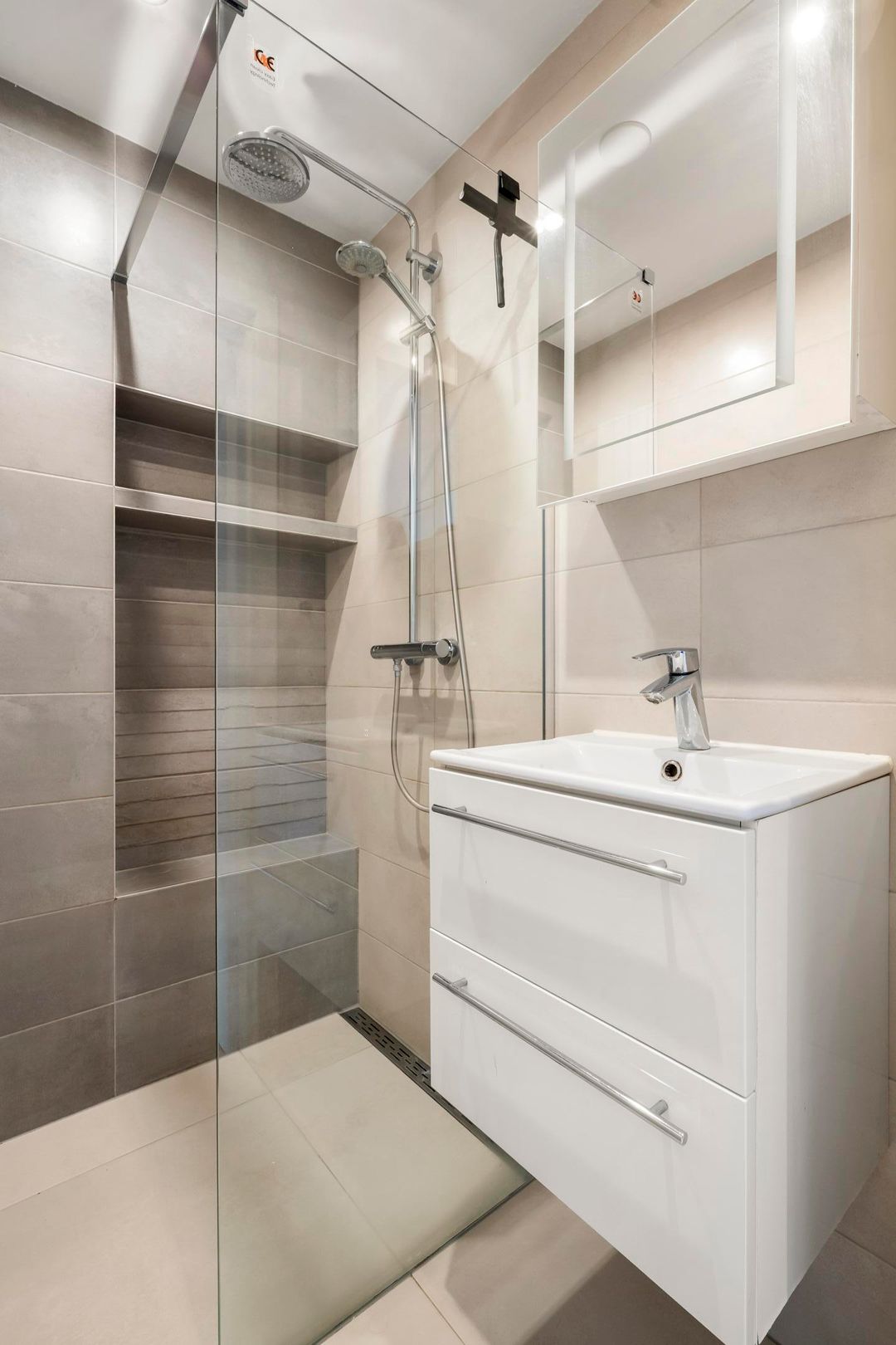 Foto 28 van Van Barenstraat 5