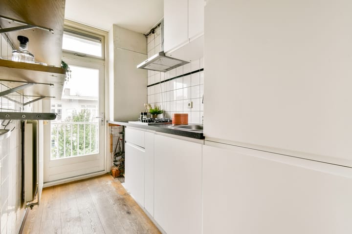 Photo 8 of John Franklinstraat 59-3