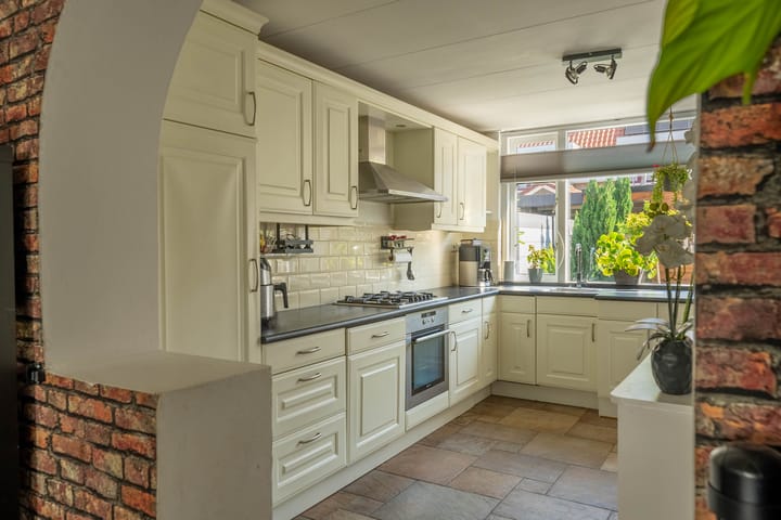 Photo 14 of De Ruijterstraat 53