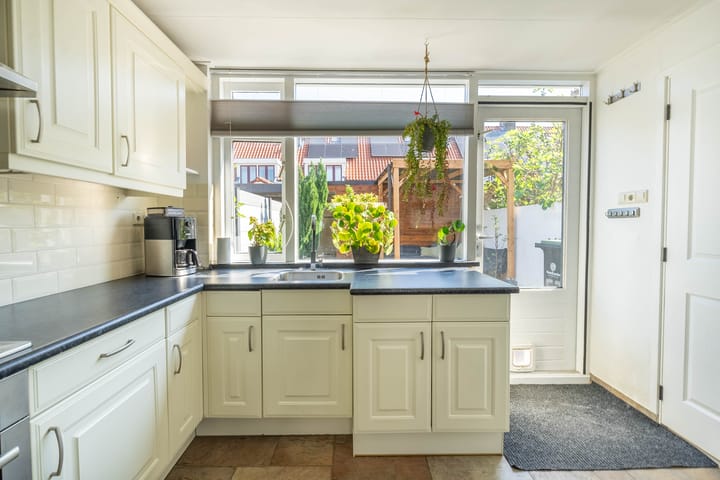 Photo 18 of De Ruijterstraat 53