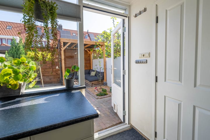 Photo 20 of De Ruijterstraat 53