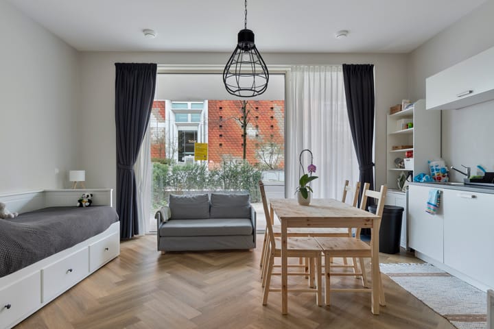Photo 4 of Rosy Wertheimstraat 7