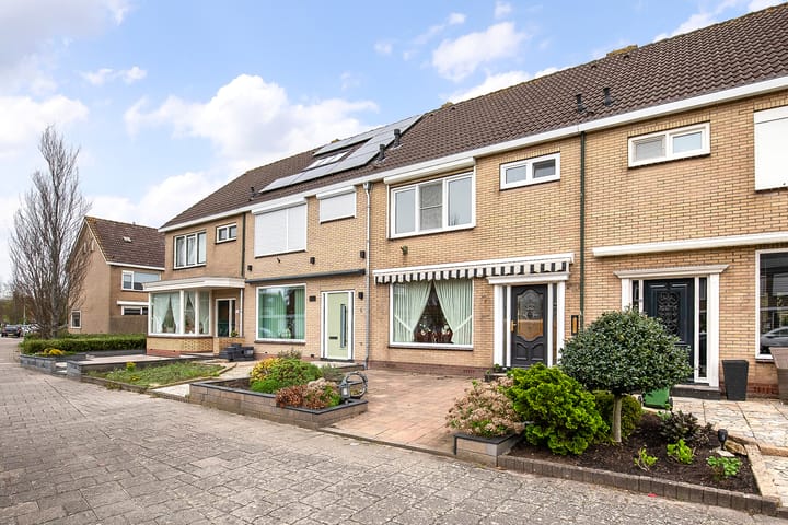 Photo 2 of Plutostraat 22