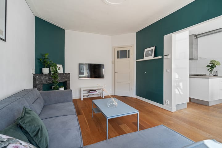 Photo 4 of Sassenheimstraat 72-2