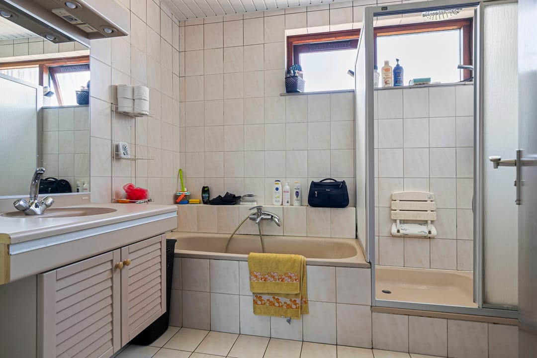 Photo 26 of Leemstraat 1-A