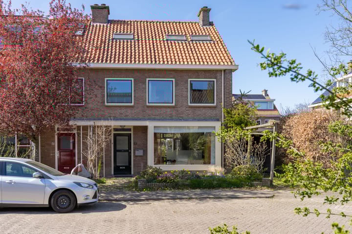 Photo 47 of Kon Wilhelminastraat 17