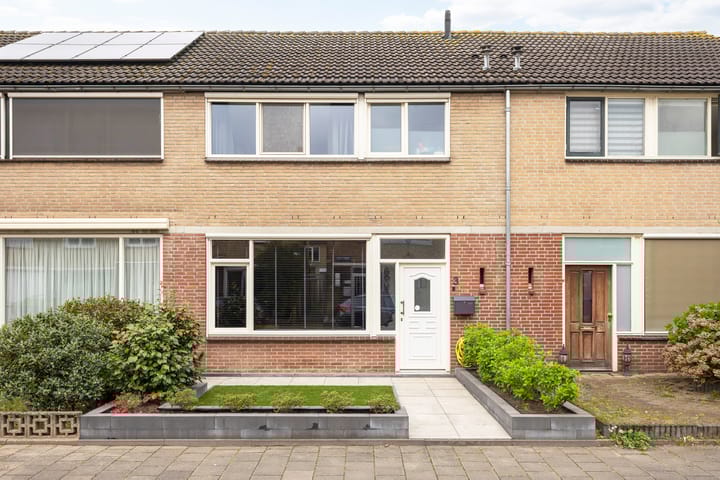 Foto 1 van Smirnoffstraat 3