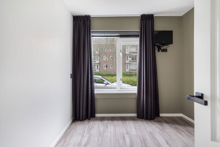 Photo 13 of Witte de Withstraat 11