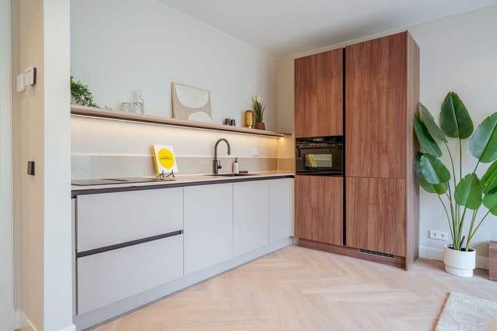 Photo 8 of Newtonstraat 93-B