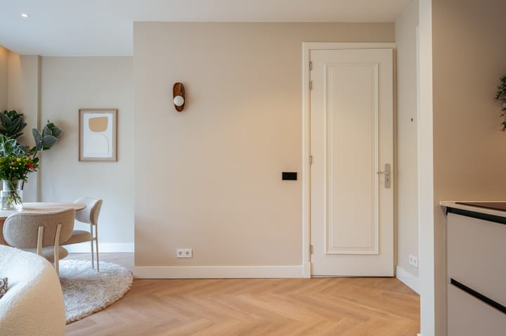 Photo 11 of Newtonstraat 93-B