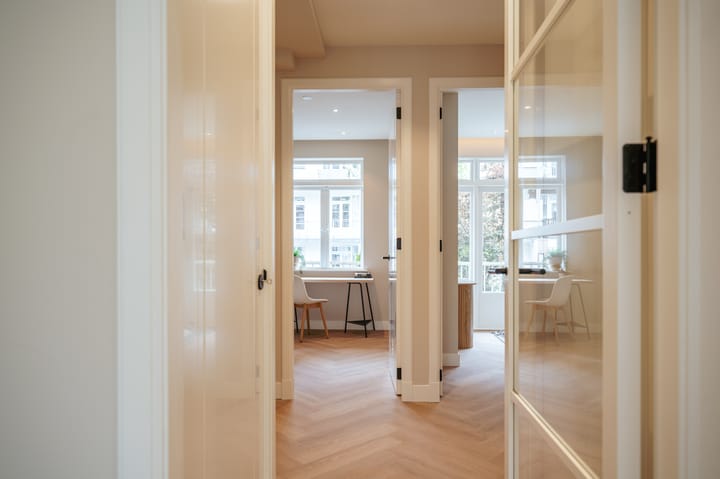 Photo 12 of Newtonstraat 93-B