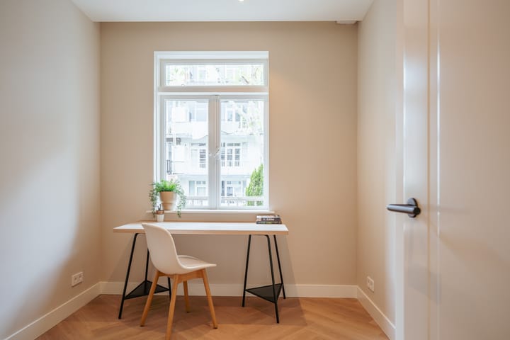 Photo 17 of Newtonstraat 93-B