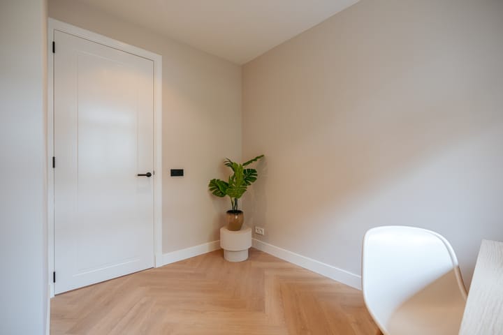 Photo 18 of Newtonstraat 93-B