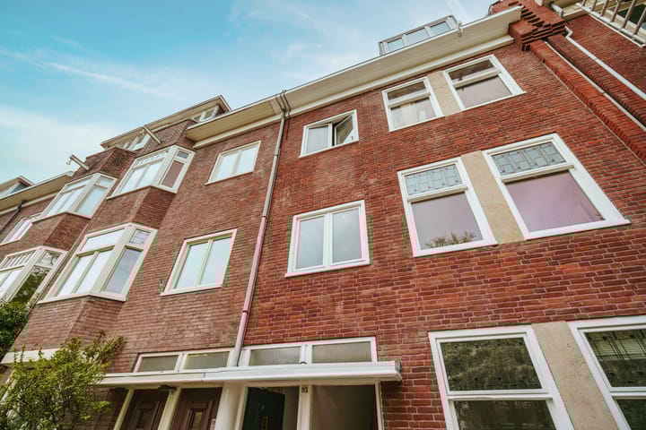 Photo 23 of Newtonstraat 93-B