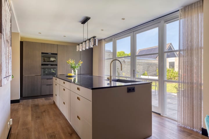 Foto 3 van Debussystraat 16