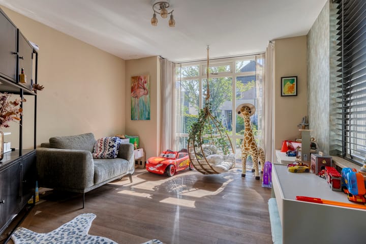 Foto 9 van Debussystraat 16