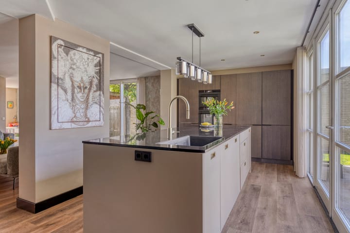 Foto 10 van Debussystraat 16