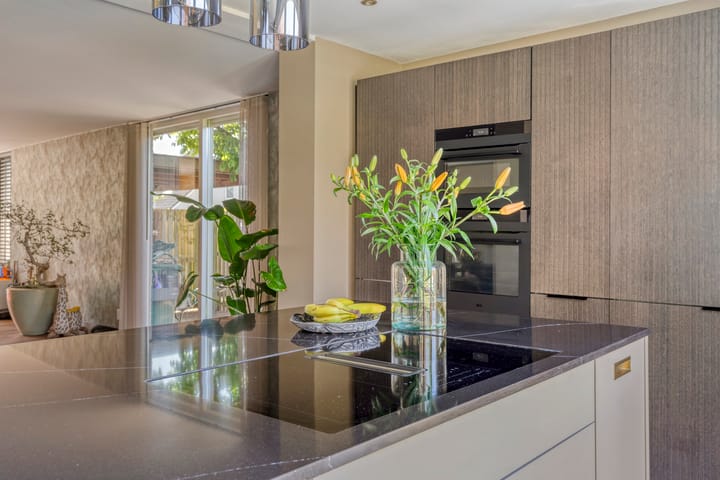 Foto 11 van Debussystraat 16