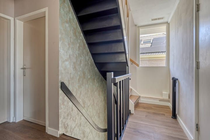 Foto 15 van Debussystraat 16