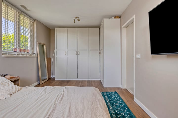 Foto 17 van Debussystraat 16