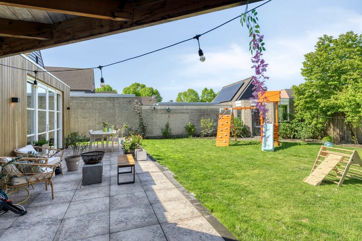 Foto 28 van Debussystraat 16