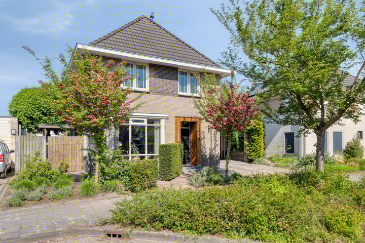 Foto 34 van Debussystraat 16