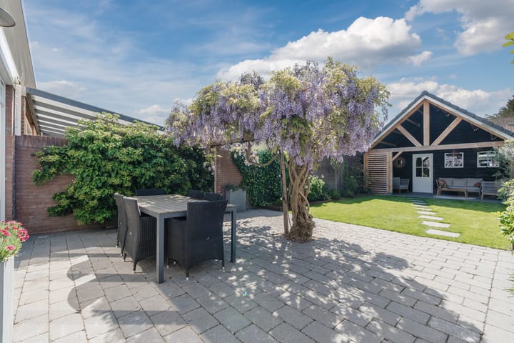 Foto 6 van Den Haas 14