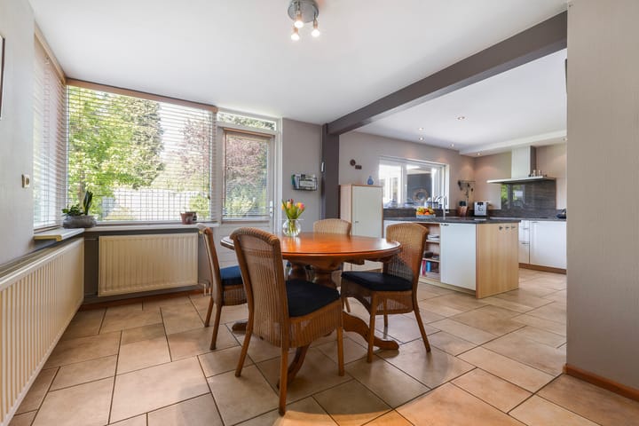 Foto 15 van Woeringenlaan 47