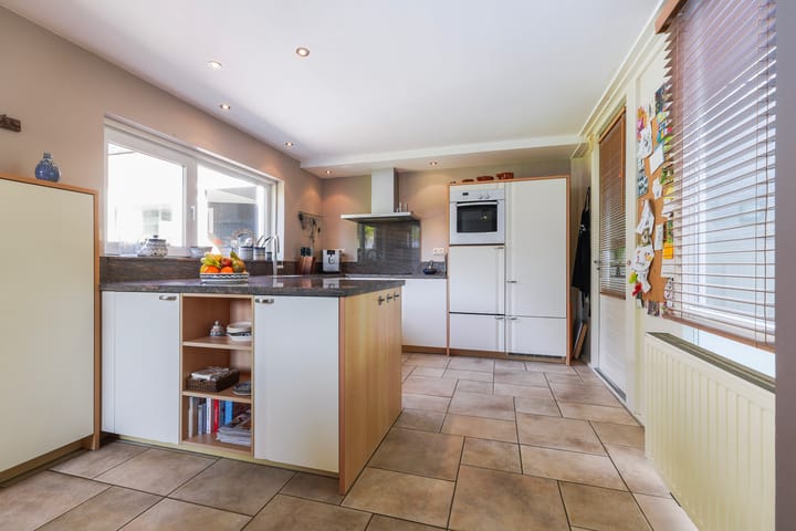 Foto 16 van Woeringenlaan 47