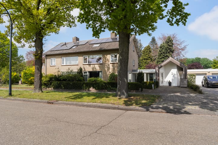 Foto 1 van Woeringenlaan 47