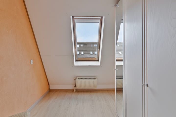 Foto 20 van Moeder Teresastraat 25