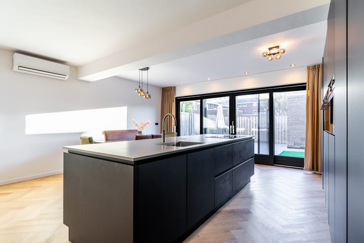 Foto 11 van Molstraat 18