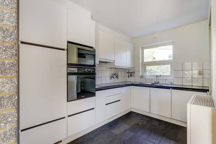 Photo 6 of Suze Groeneweglaan 118