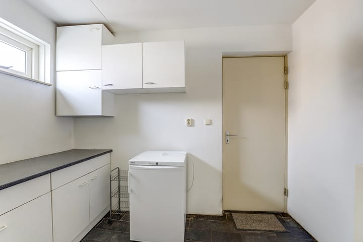 Photo 12 of Suze Groeneweglaan 118